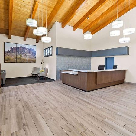Days Inn & Suites By Wyndham Mesa Near Phoenix מראה חיצוני תמונה