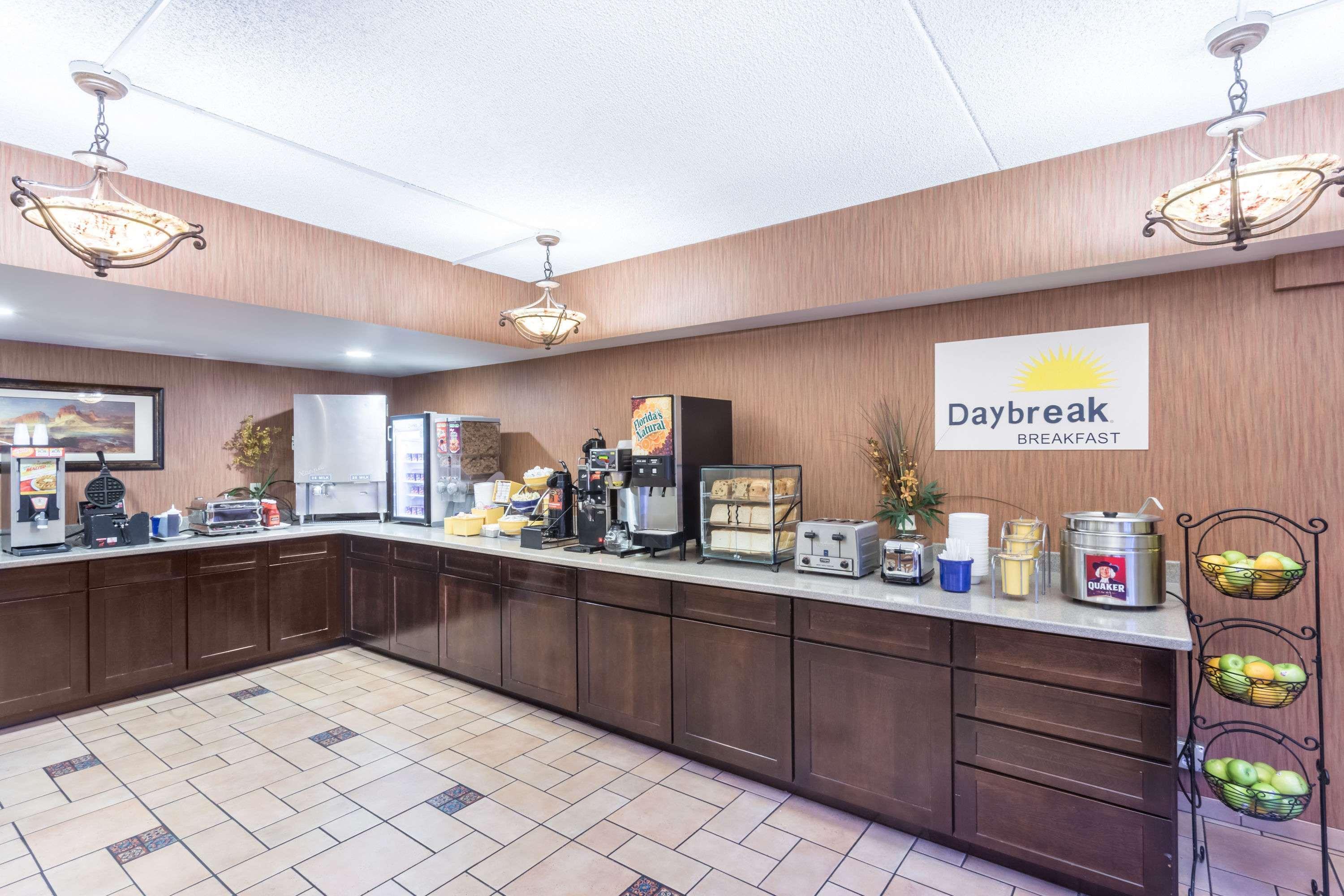 Days Inn & Suites By Wyndham Mesa Near Phoenix מראה חיצוני תמונה