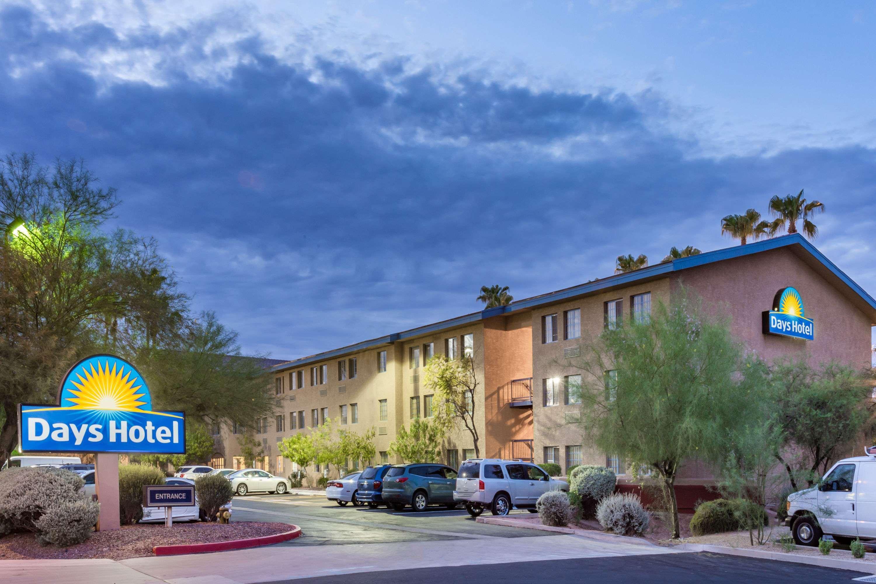 Days Inn & Suites By Wyndham Mesa Near Phoenix מראה חיצוני תמונה