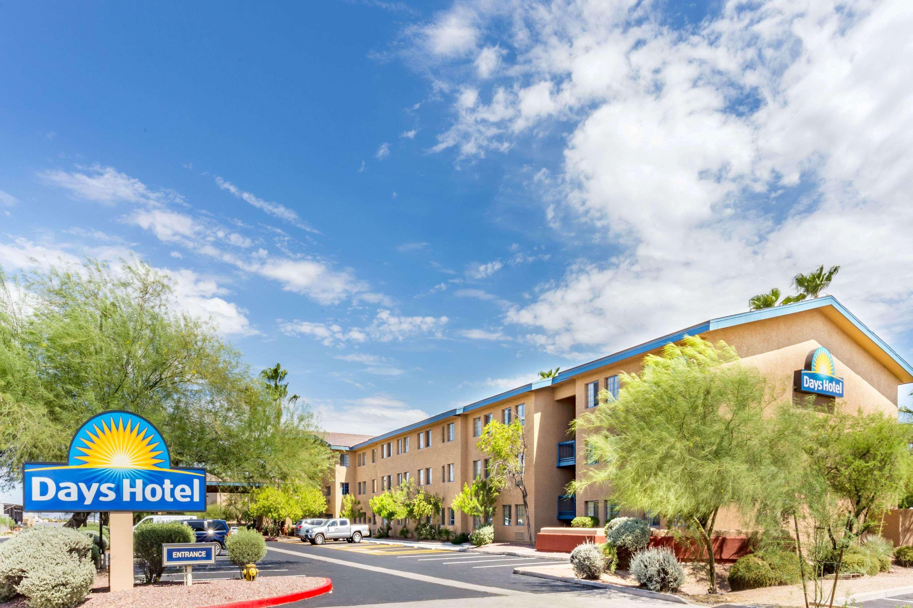 Days Inn & Suites By Wyndham Mesa Near Phoenix מראה חיצוני תמונה