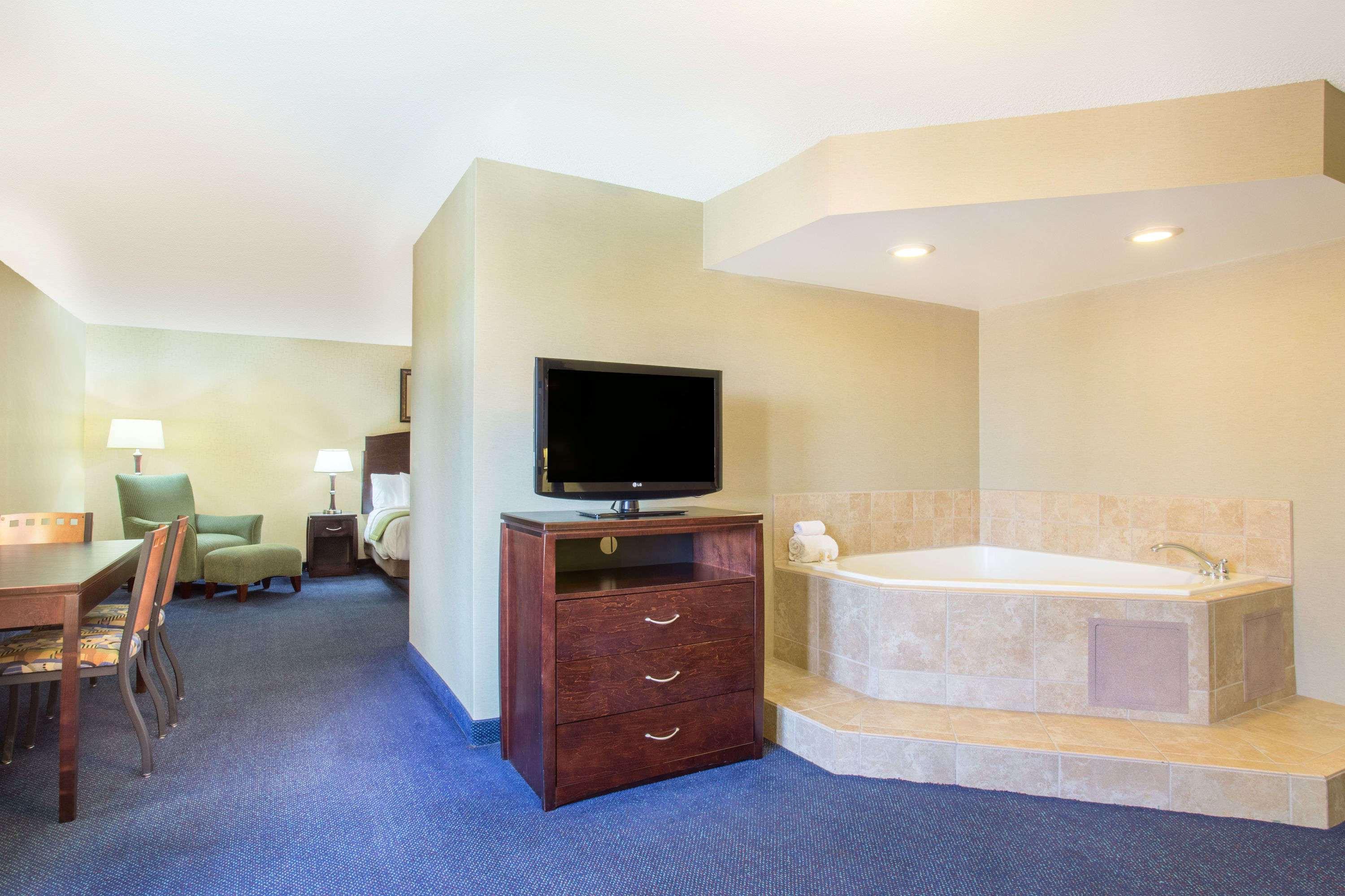 Days Inn & Suites By Wyndham Mesa Near Phoenix מראה חיצוני תמונה