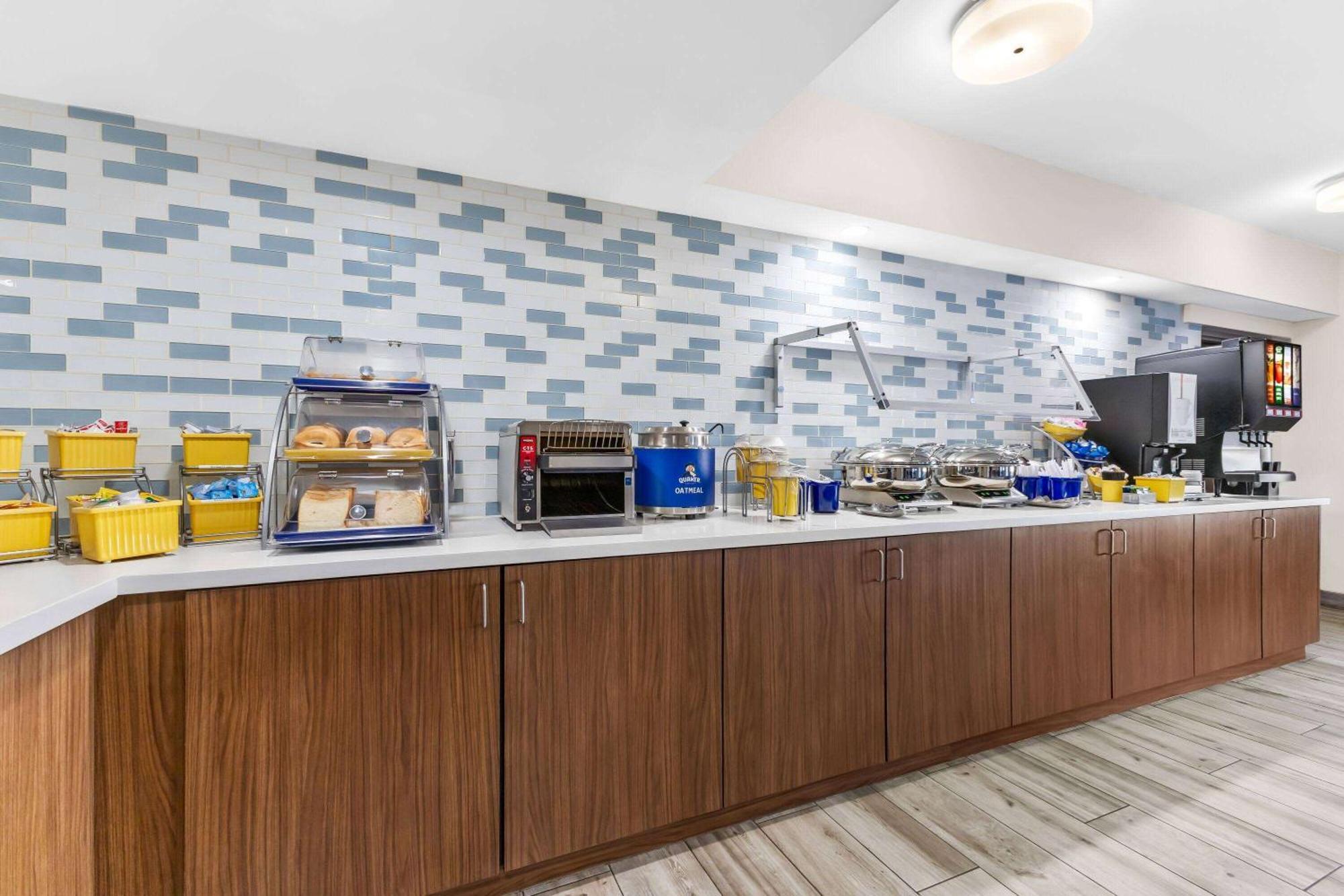 Days Inn & Suites By Wyndham Mesa Near Phoenix מראה חיצוני תמונה