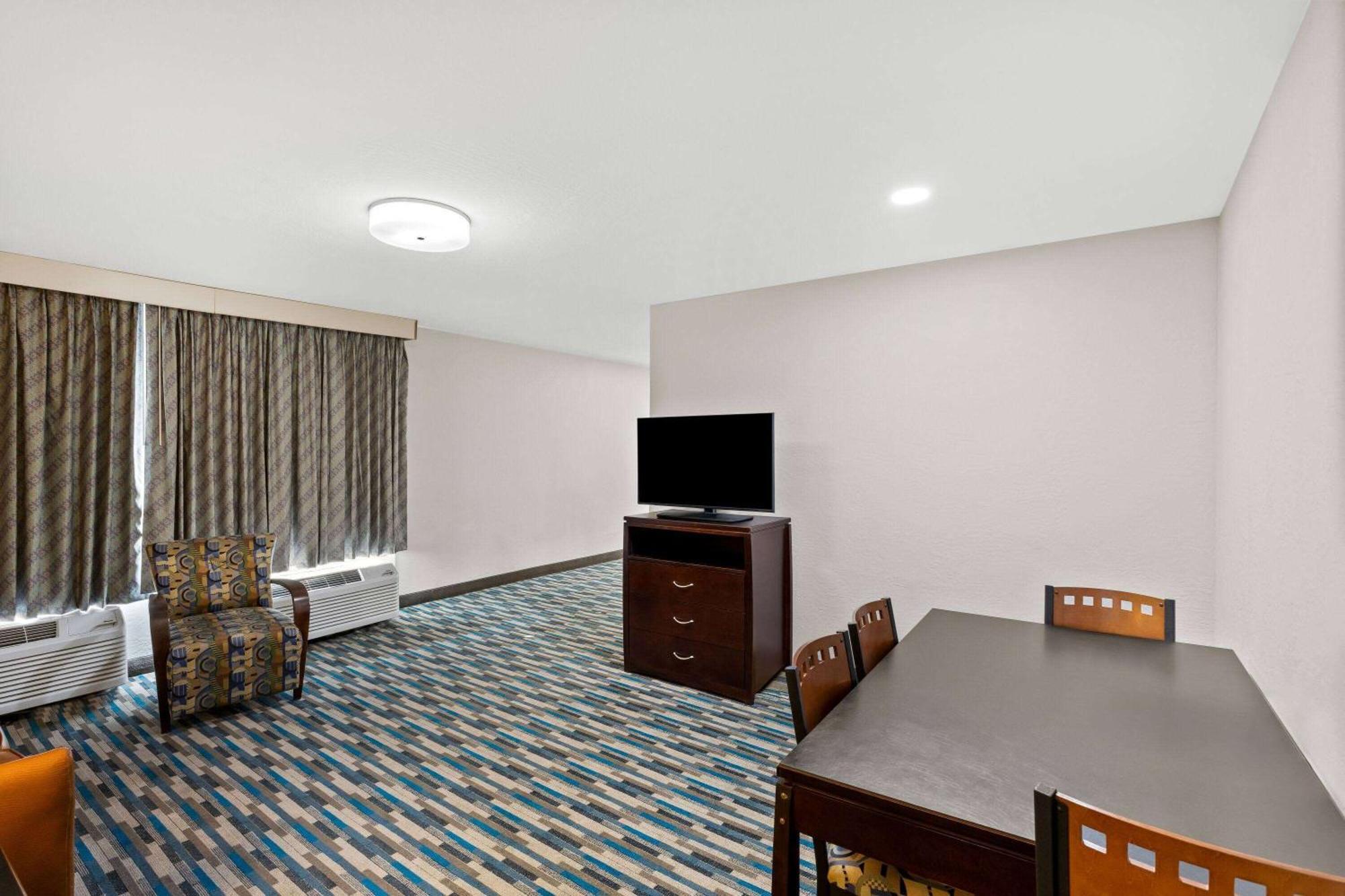 Days Inn & Suites By Wyndham Mesa Near Phoenix מראה חיצוני תמונה