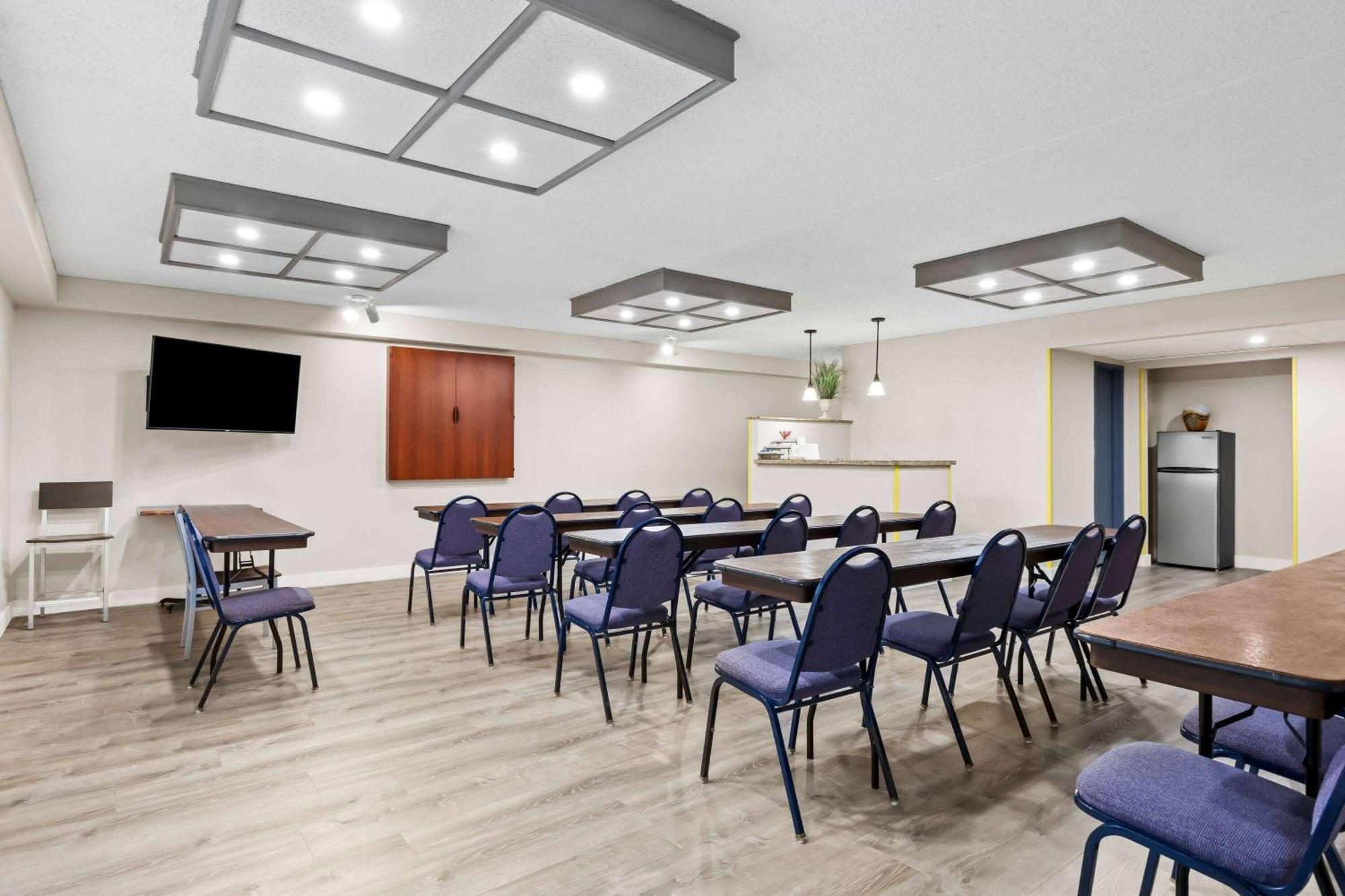 Days Inn & Suites By Wyndham Mesa Near Phoenix מראה חיצוני תמונה