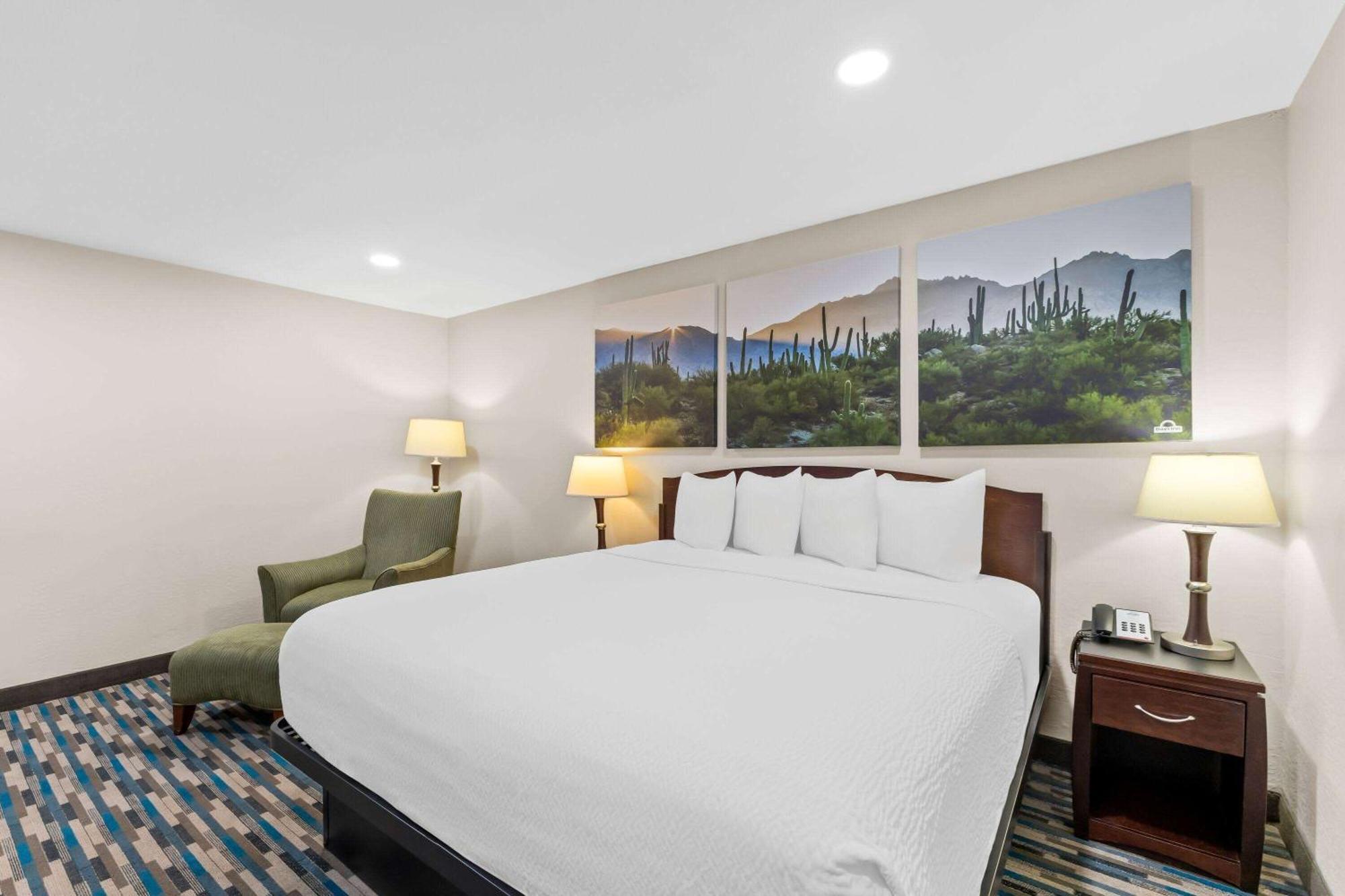 Days Inn & Suites By Wyndham Mesa Near Phoenix מראה חיצוני תמונה