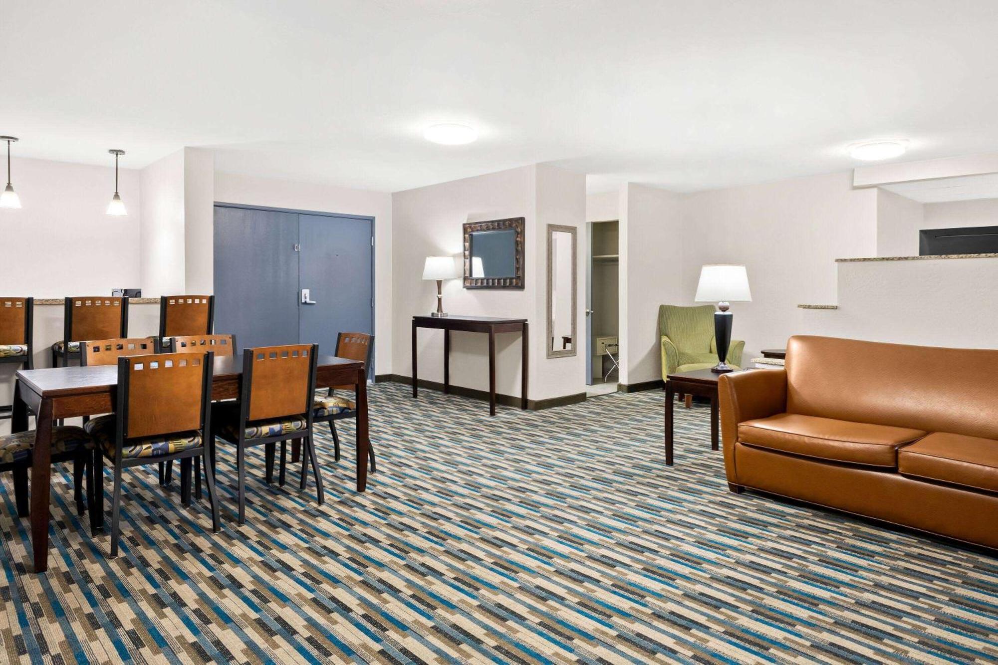 Days Inn & Suites By Wyndham Mesa Near Phoenix מראה חיצוני תמונה