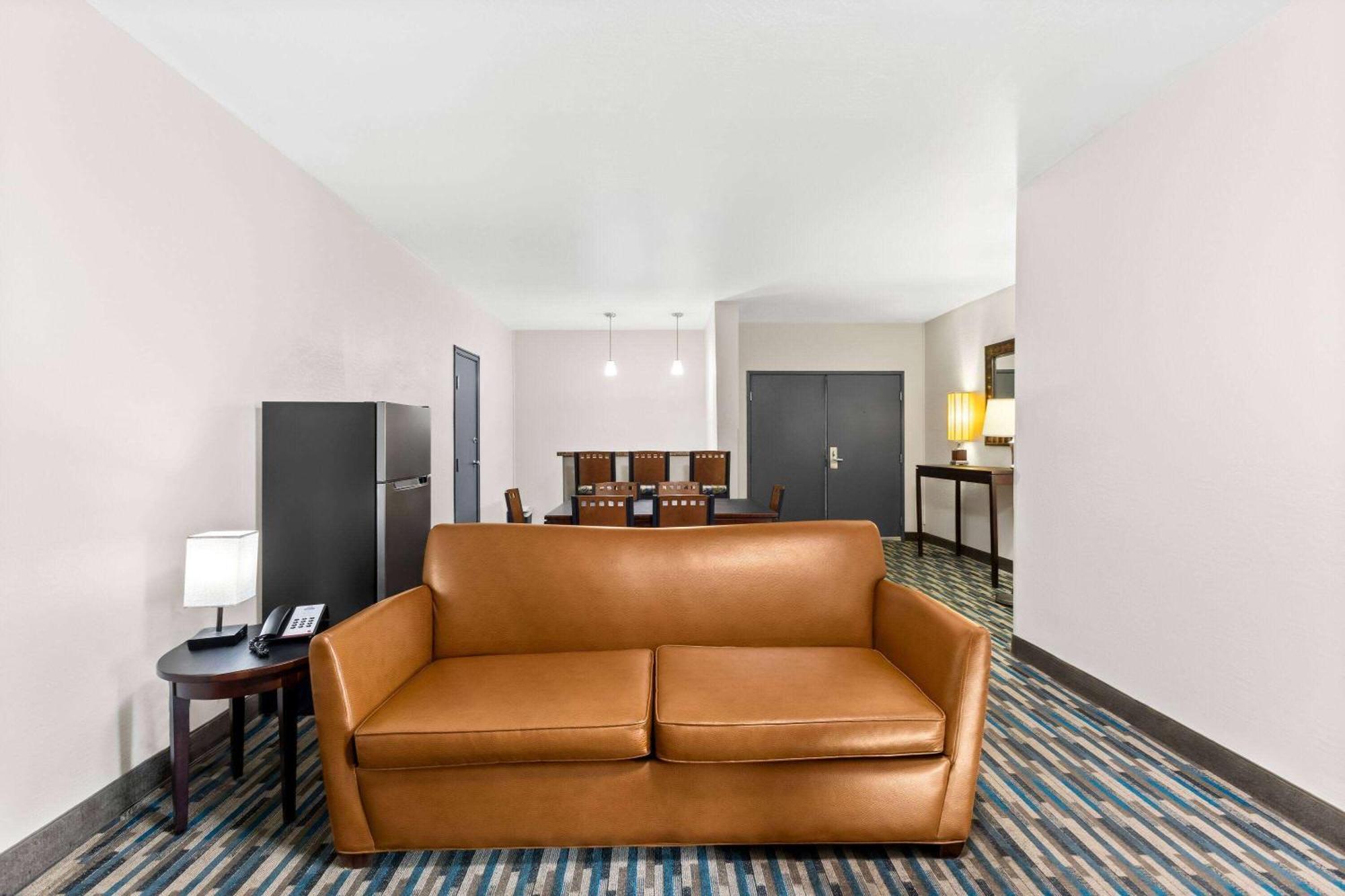 Days Inn & Suites By Wyndham Mesa Near Phoenix מראה חיצוני תמונה