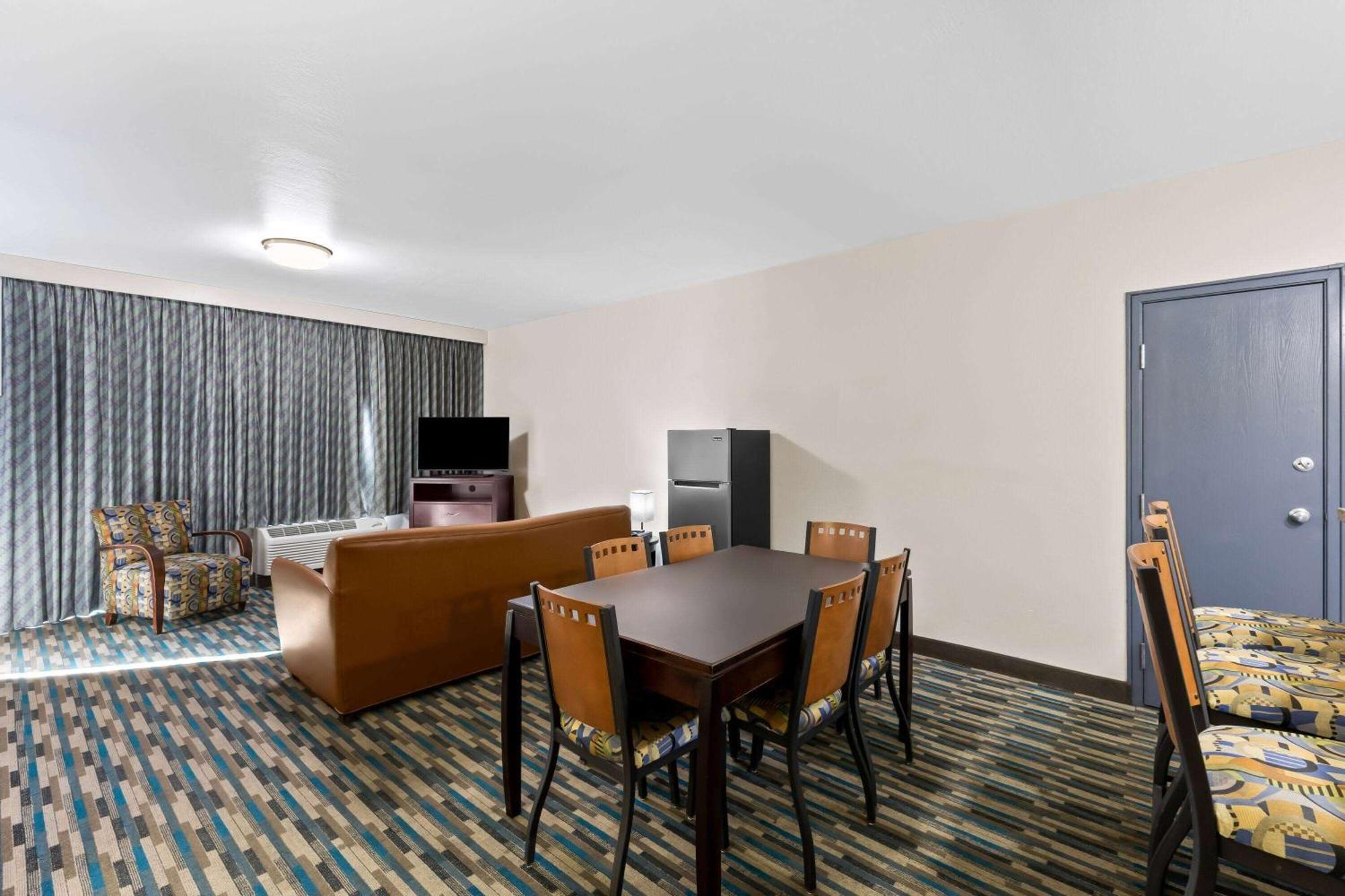 Days Inn & Suites By Wyndham Mesa Near Phoenix מראה חיצוני תמונה