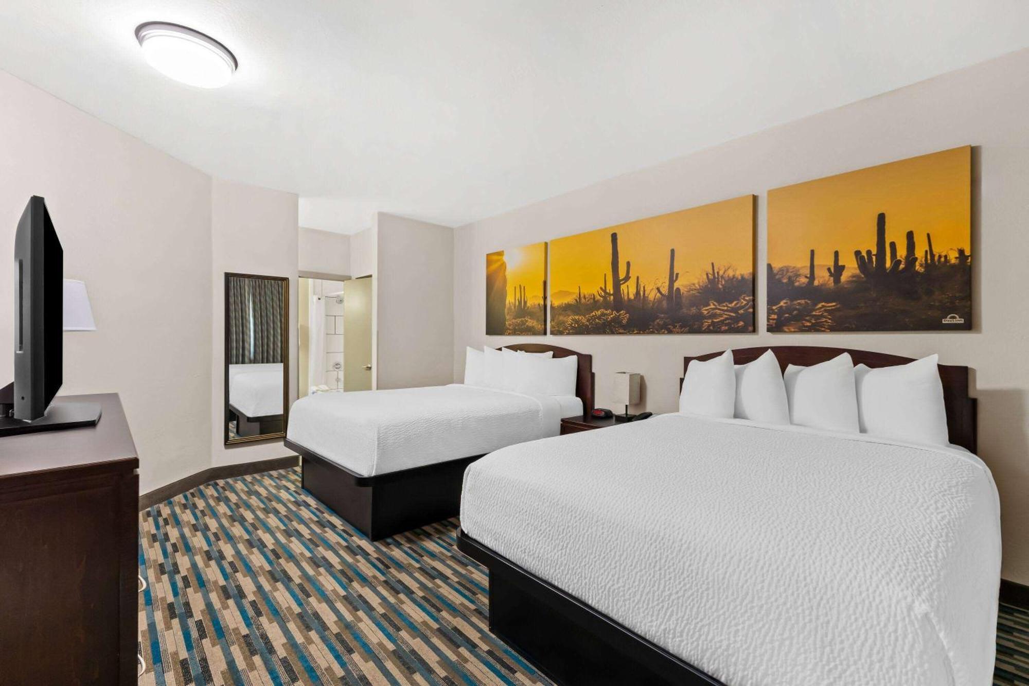 Days Inn & Suites By Wyndham Mesa Near Phoenix מראה חיצוני תמונה