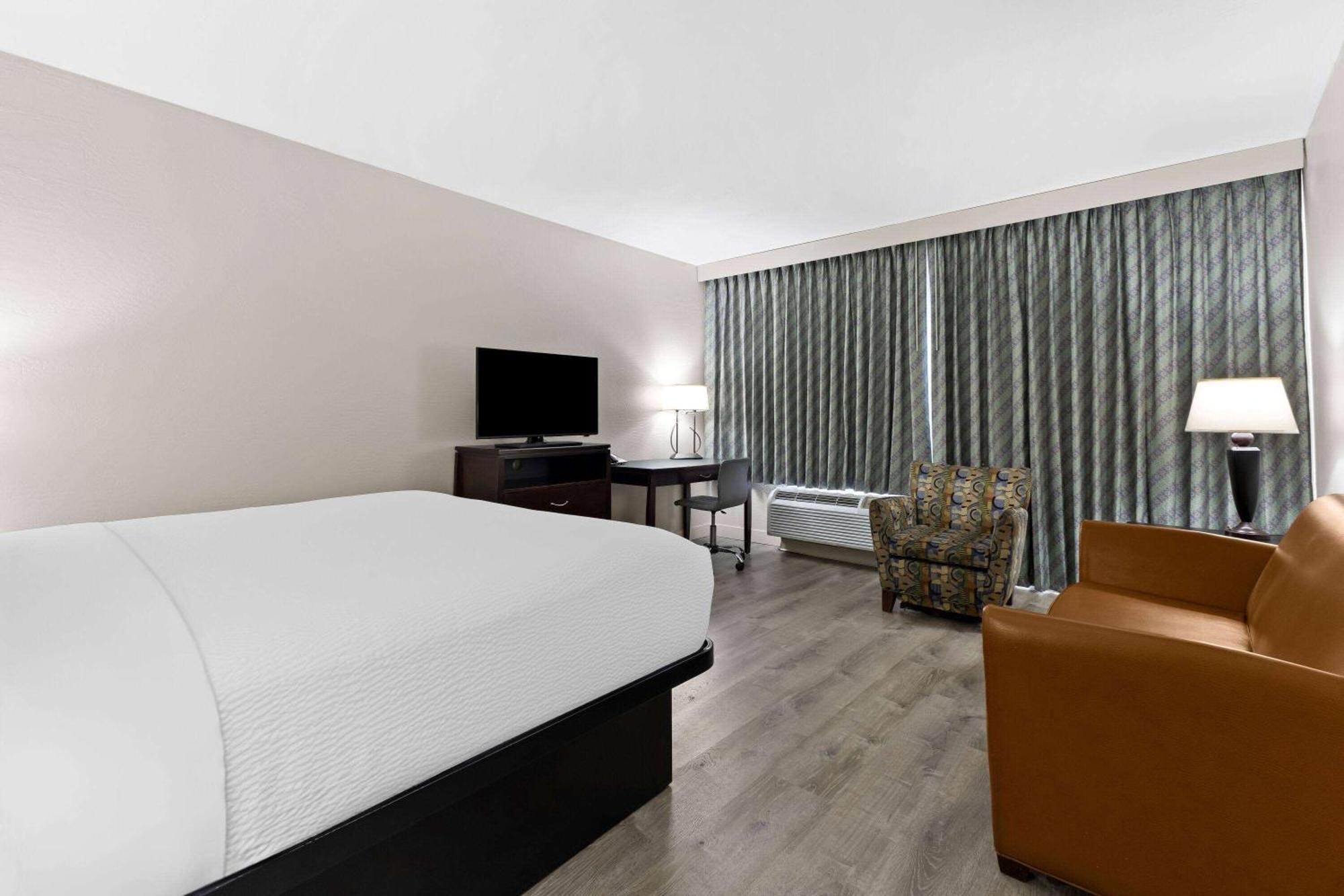 Days Inn & Suites By Wyndham Mesa Near Phoenix מראה חיצוני תמונה