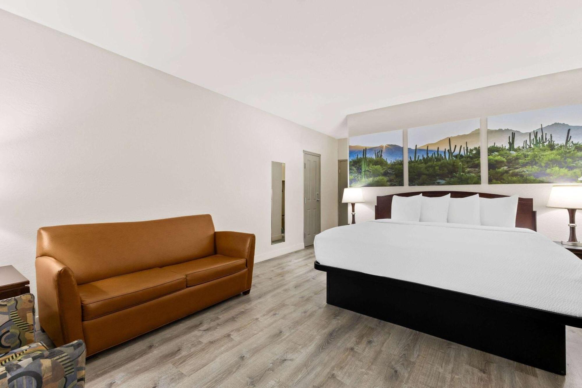 Days Inn & Suites By Wyndham Mesa Near Phoenix מראה חיצוני תמונה