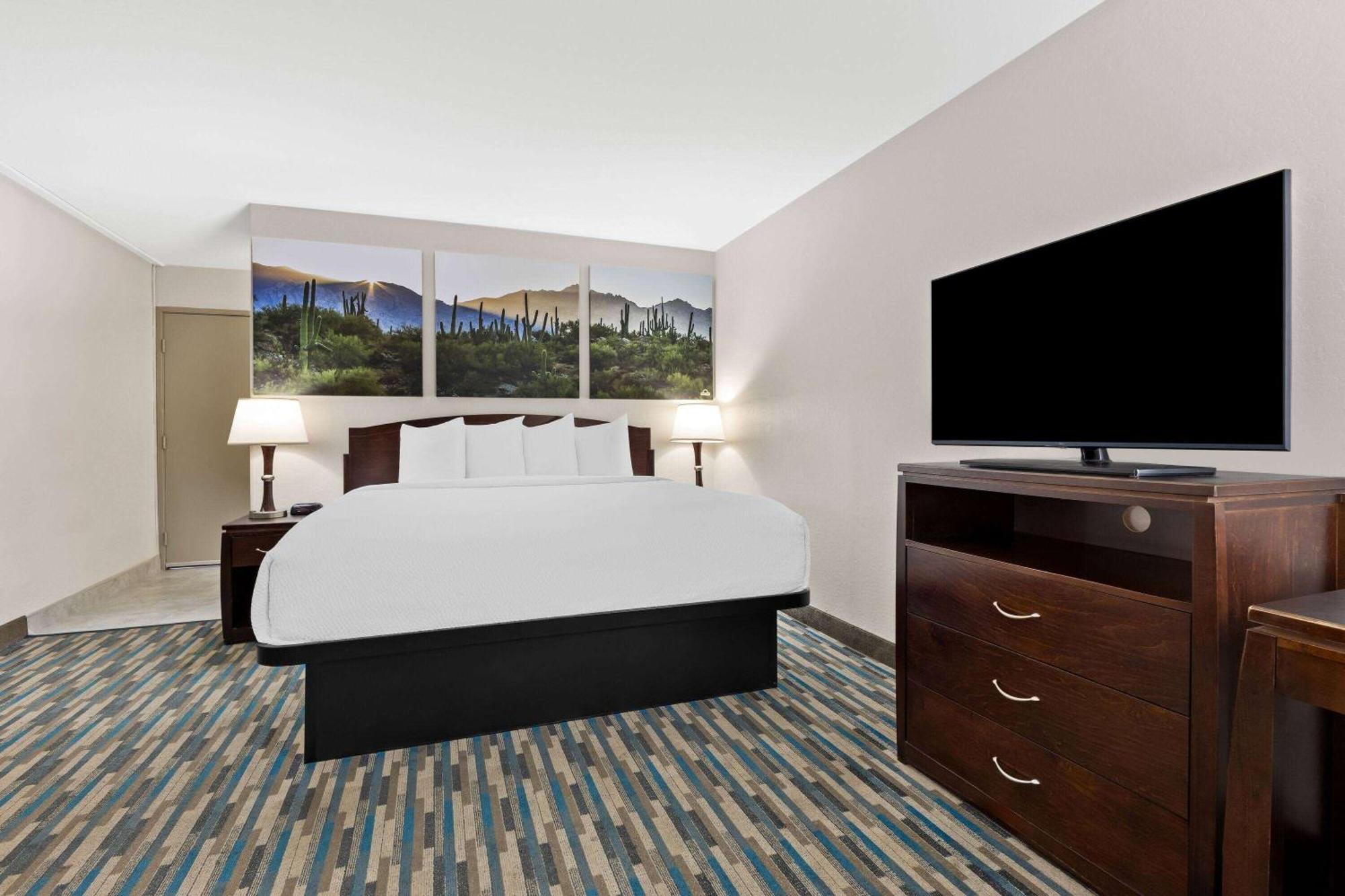Days Inn & Suites By Wyndham Mesa Near Phoenix מראה חיצוני תמונה