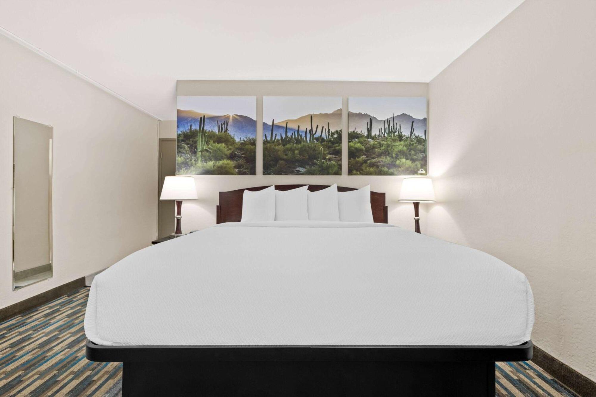 Days Inn & Suites By Wyndham Mesa Near Phoenix מראה חיצוני תמונה