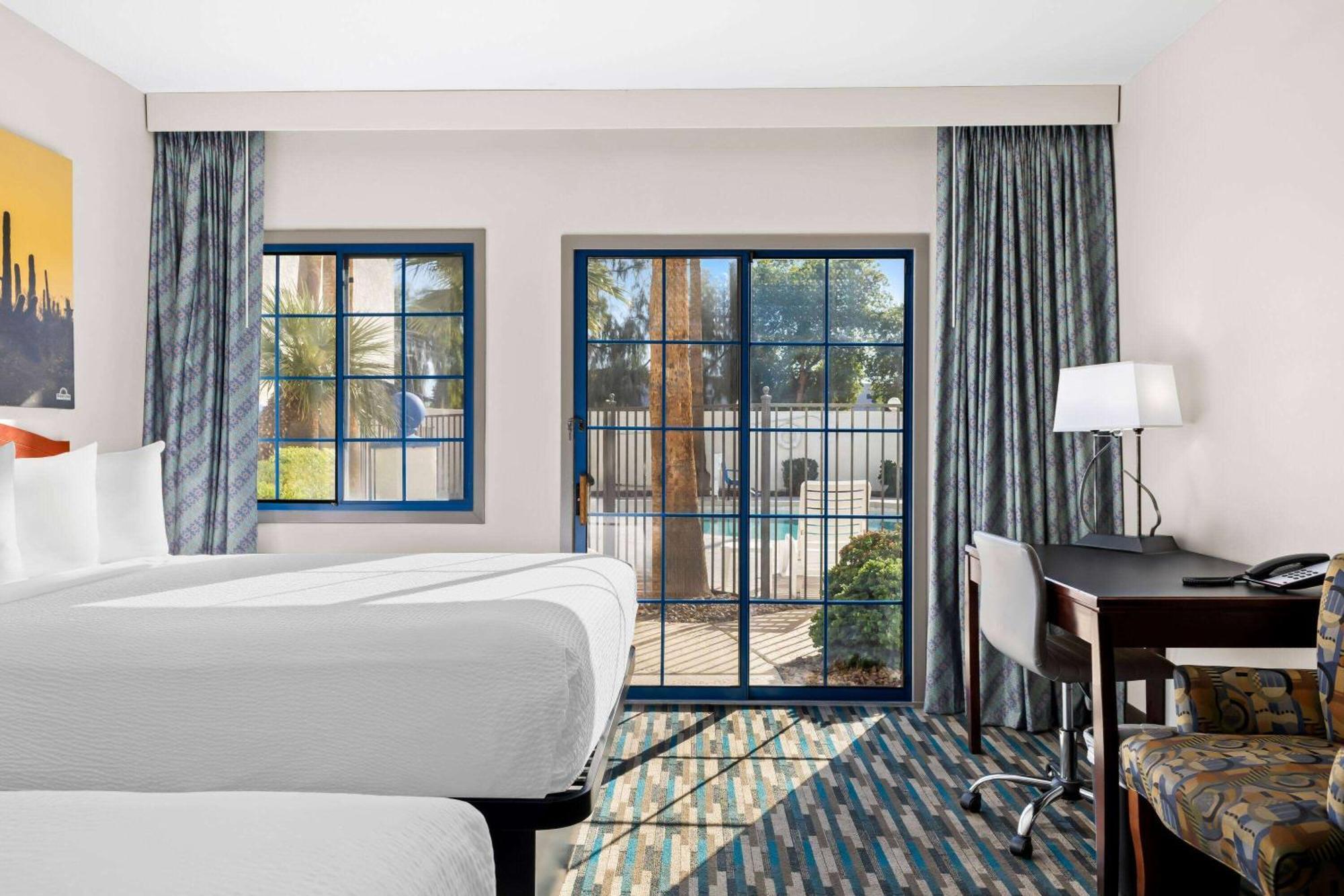 Days Inn & Suites By Wyndham Mesa Near Phoenix מראה חיצוני תמונה
