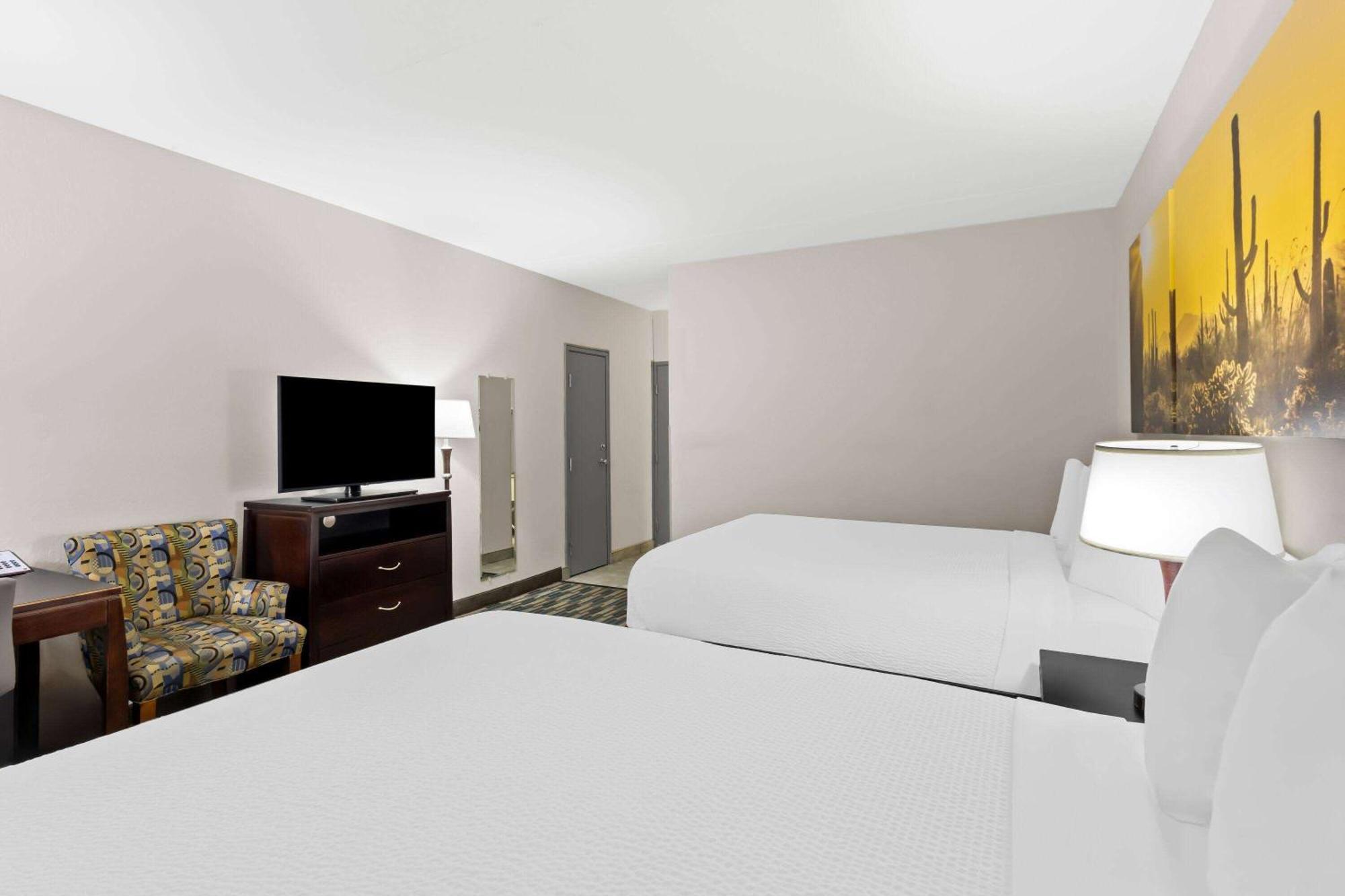 Days Inn & Suites By Wyndham Mesa Near Phoenix מראה חיצוני תמונה