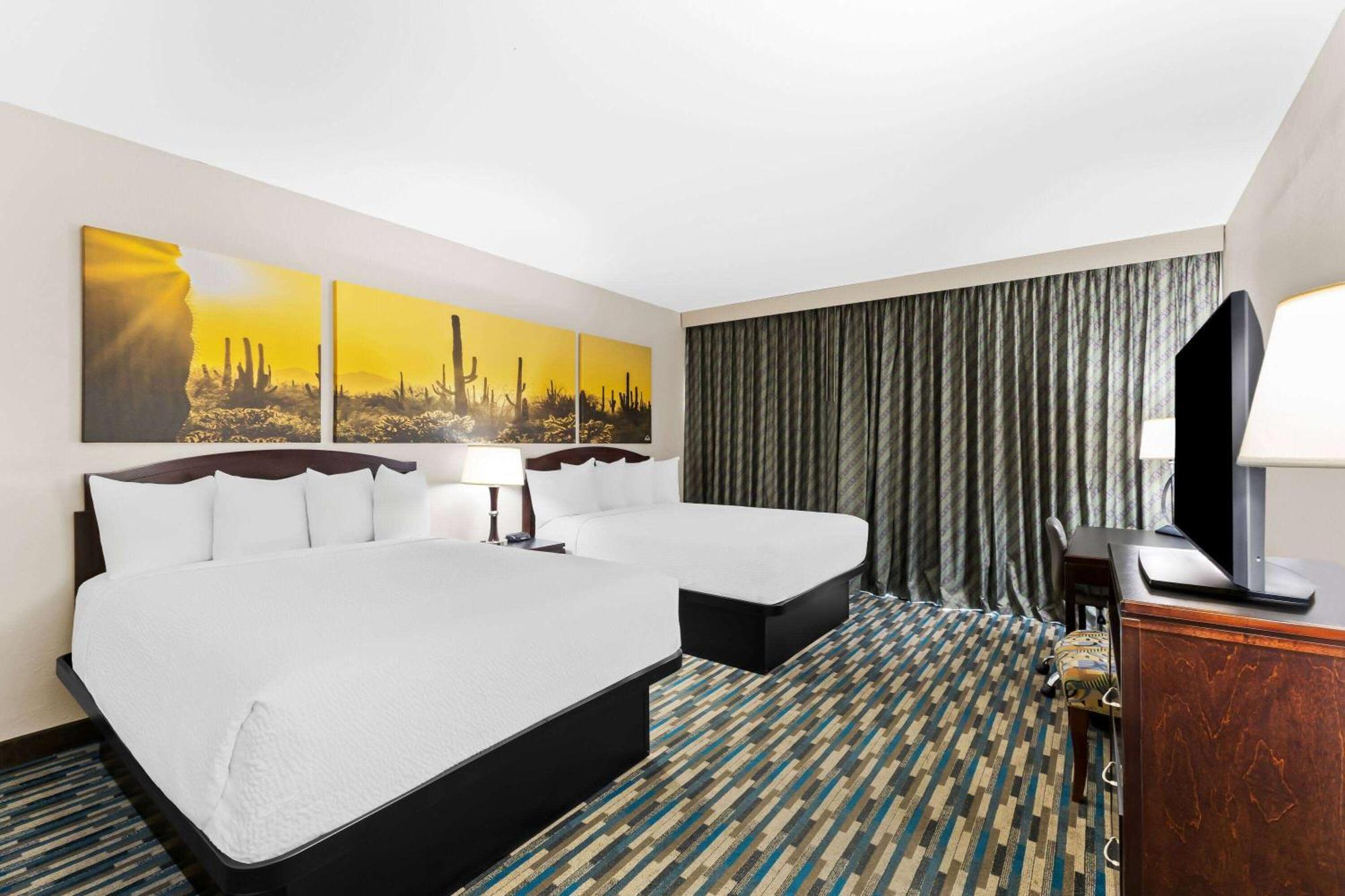 Days Inn & Suites By Wyndham Mesa Near Phoenix מראה חיצוני תמונה