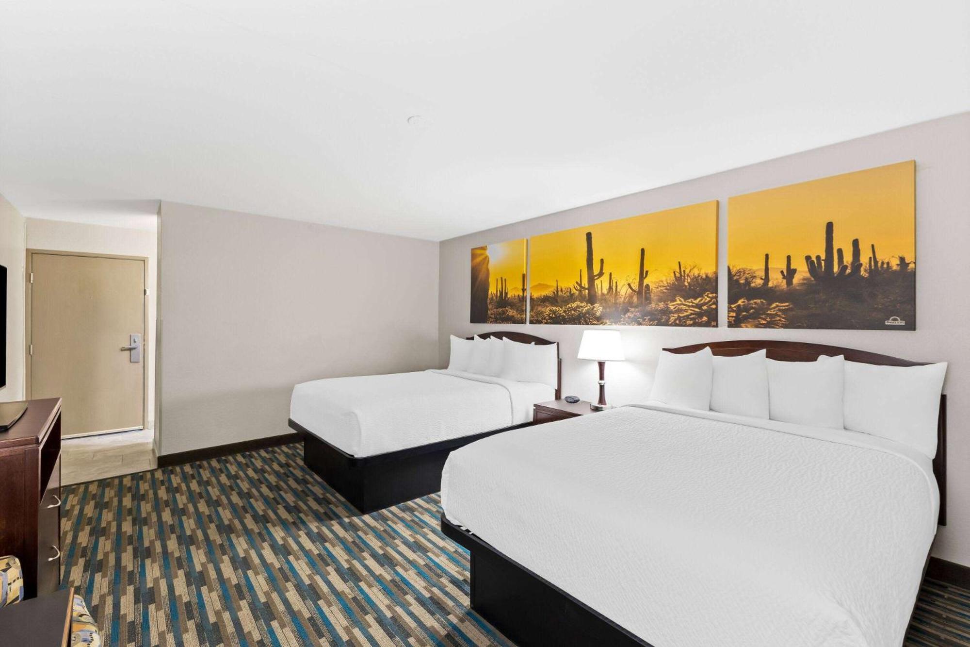 Days Inn & Suites By Wyndham Mesa Near Phoenix מראה חיצוני תמונה