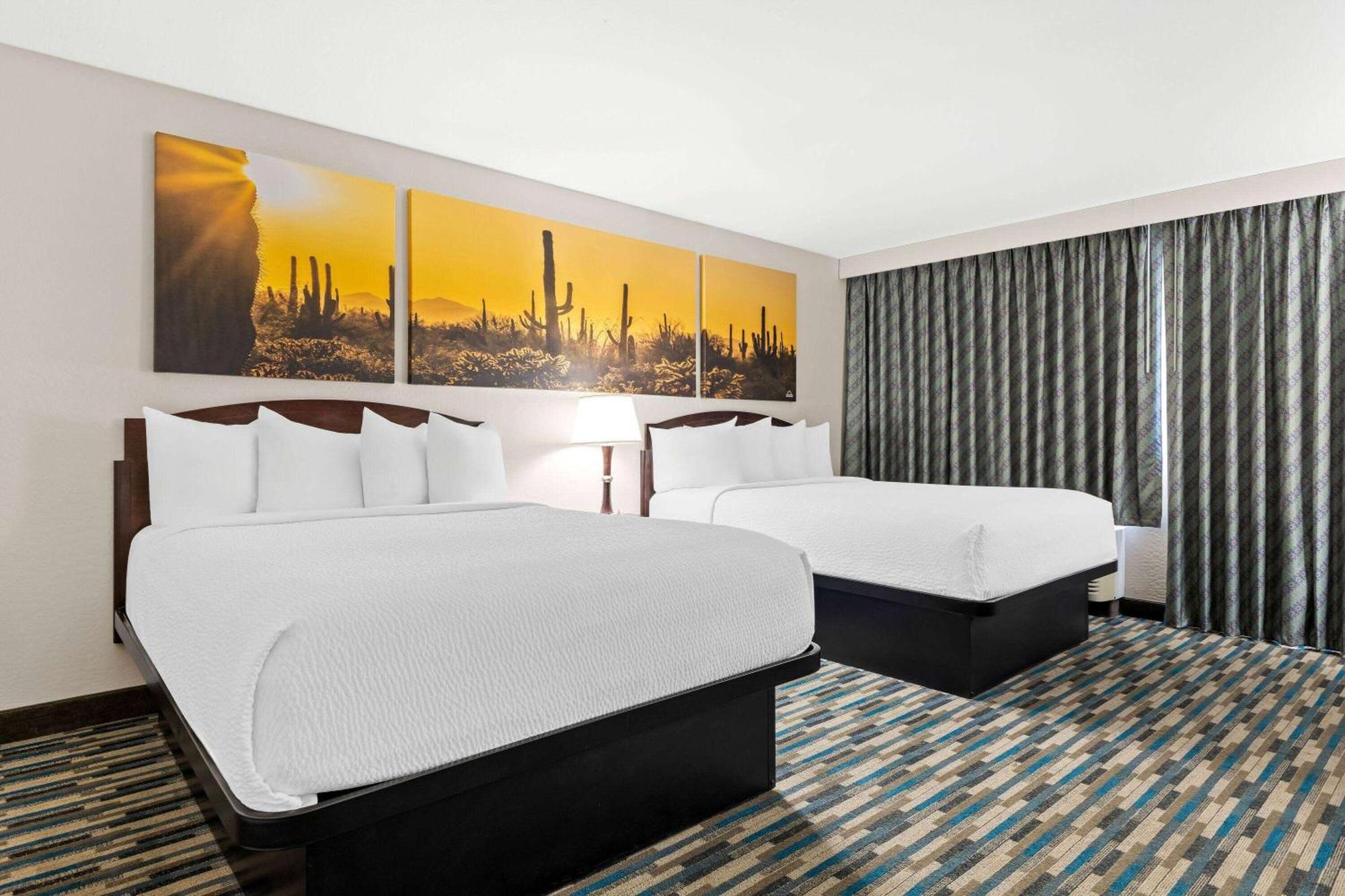 Days Inn & Suites By Wyndham Mesa Near Phoenix מראה חיצוני תמונה
