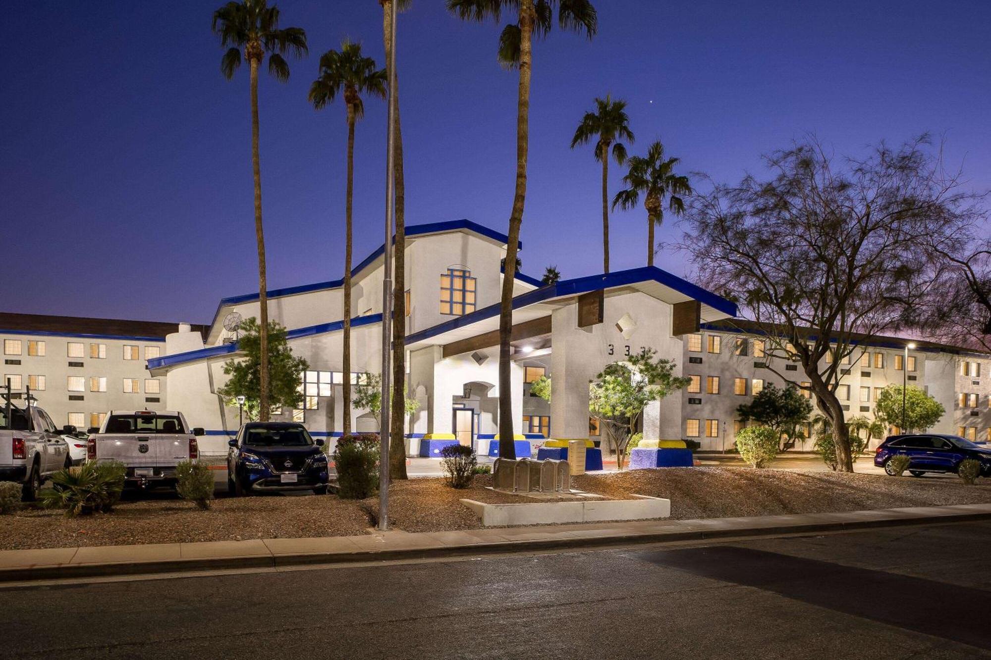 Days Inn & Suites By Wyndham Mesa Near Phoenix מראה חיצוני תמונה
