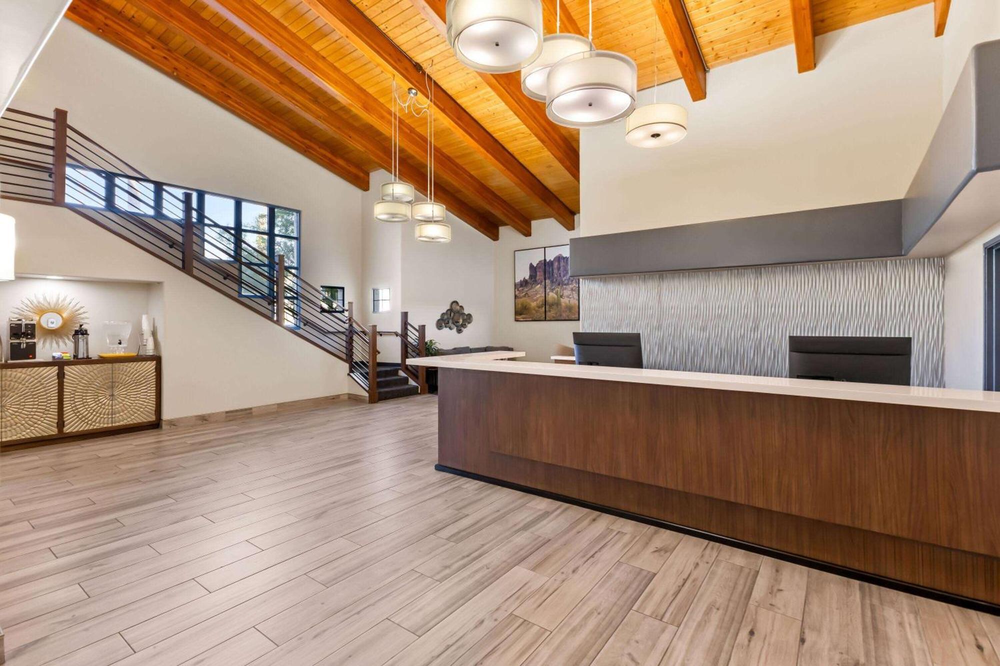 Days Inn & Suites By Wyndham Mesa Near Phoenix מראה חיצוני תמונה