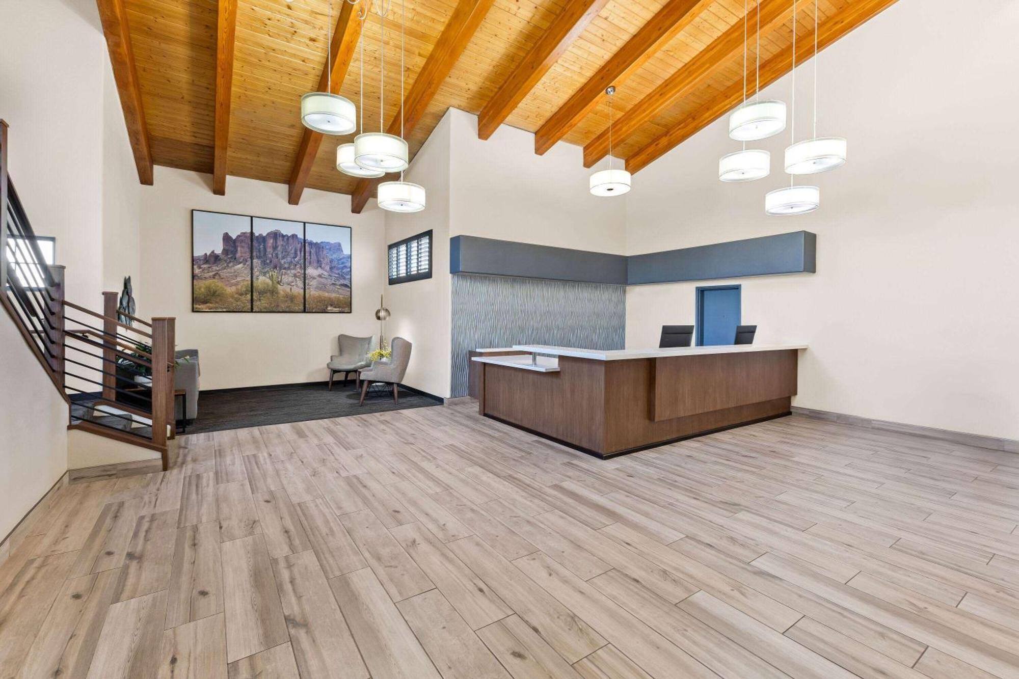 Days Inn & Suites By Wyndham Mesa Near Phoenix מראה חיצוני תמונה